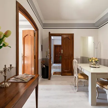 Vatican House Apartman *